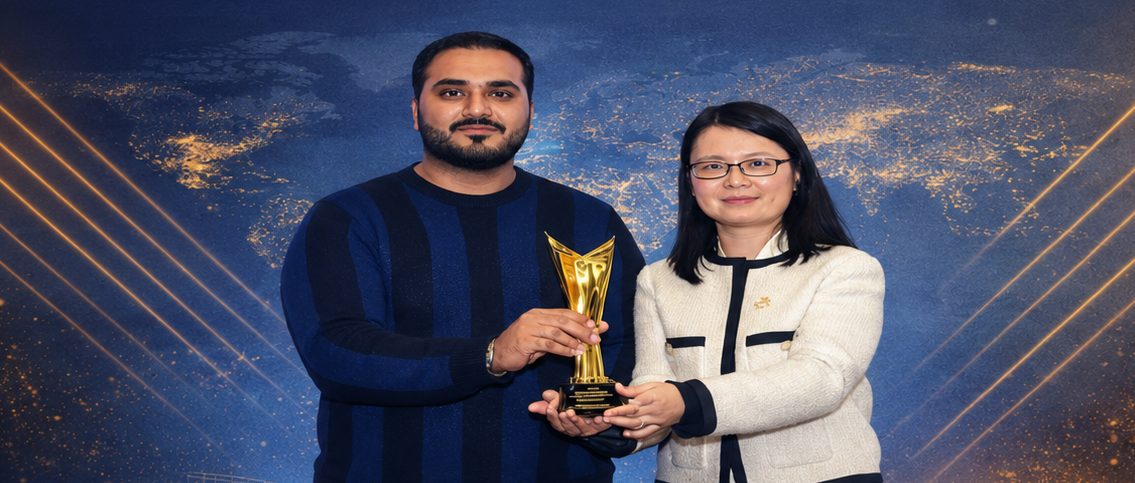 Sunny Energy Tech receiving award at HEXING Global Partner Summit 2025